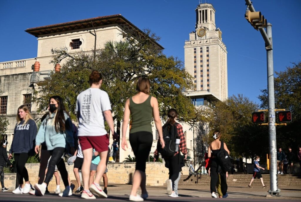 In first full day leading UT-Austin, Jim Davis replaces chief academic officer In first full day leading UT-Austin, Jim Davis replaces chief academic officer