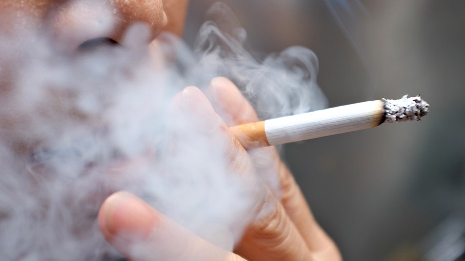 South Carolina bill would ban smoking inside cars while children are passengers South Carolina bill would ban smoking inside cars while children are passengers