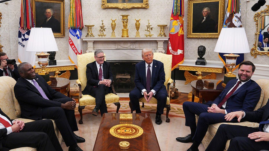 JD Vance spars with British prime minister over free speech censorship during Oval Office meeting JD Vance spars with British prime minister over free speech censorship during Oval Office meeting