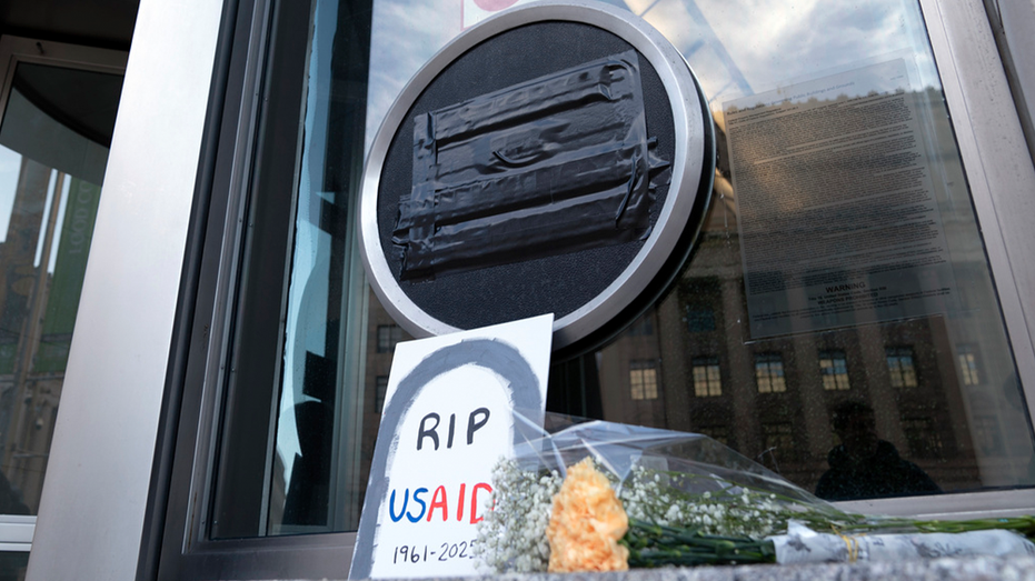 USAID instructions for fired employees gives them 15 minutes to gather belongings from shuttered DC building USAID instructions for fired employees gives them 15 minutes to gather belongings from shuttered DC building