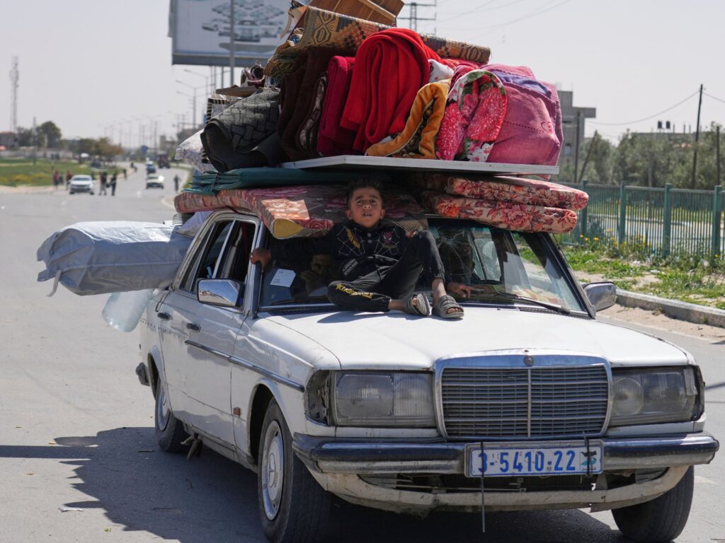 Palestinians flee Rafah after new displacement order