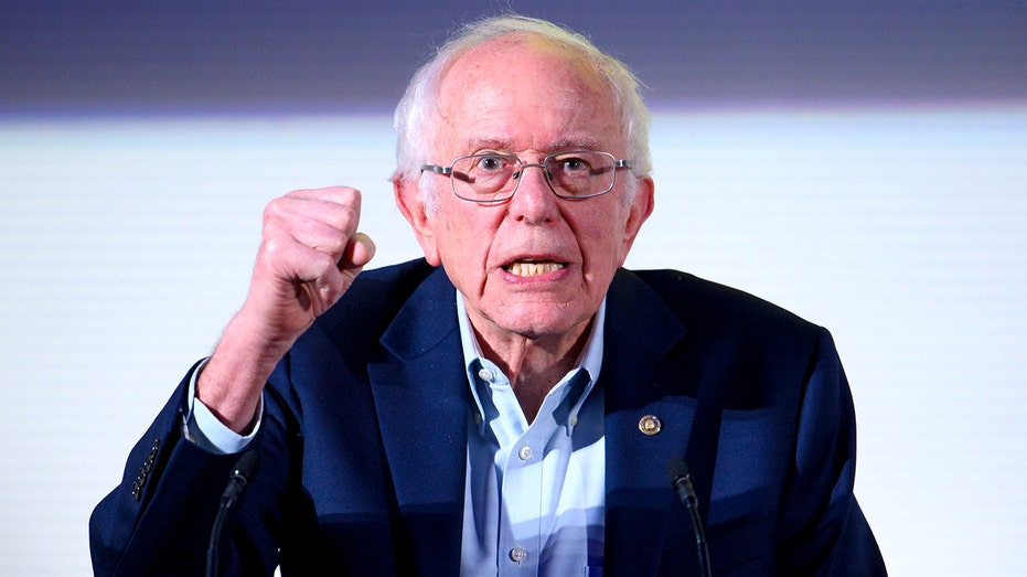 Bernie Sanders seethes US has become ‘oligarchic society’ following Trump speech Bernie Sanders seethes US has become ‘oligarchic society’ following Trump speech