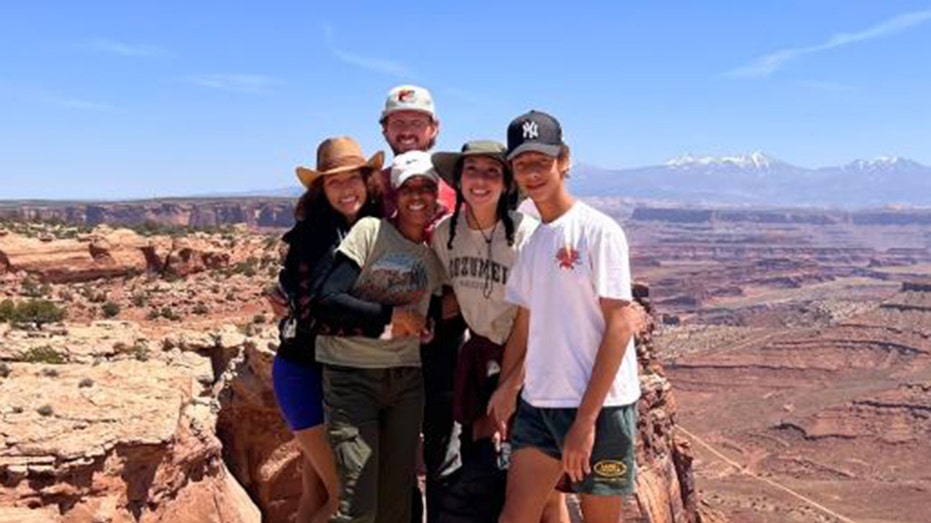 Former GOP Rep. Mia Love’s brain cancer no longer responding to treatment: daughter Former GOP Rep. Mia Love’s brain cancer no longer responding to treatment: daughter