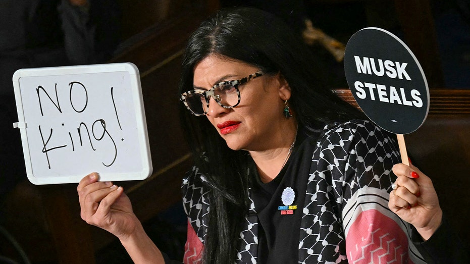 ‘Squad’ member delivers real-time whiteboard responses to Trump: ‘No king!’ ‘Squad’ member delivers real-time whiteboard responses to Trump: ‘No king!’