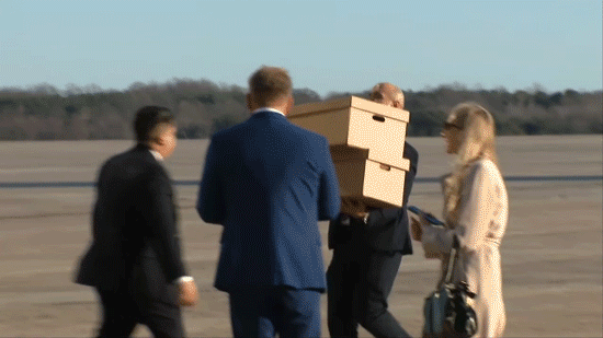 Trump staffers load boxes of items seized by FBI in 2022 Mar-a-Lago raid onto Air Force One Trump staffers load boxes of items seized by FBI in 2022 Mar-a-Lago raid onto Air Force One