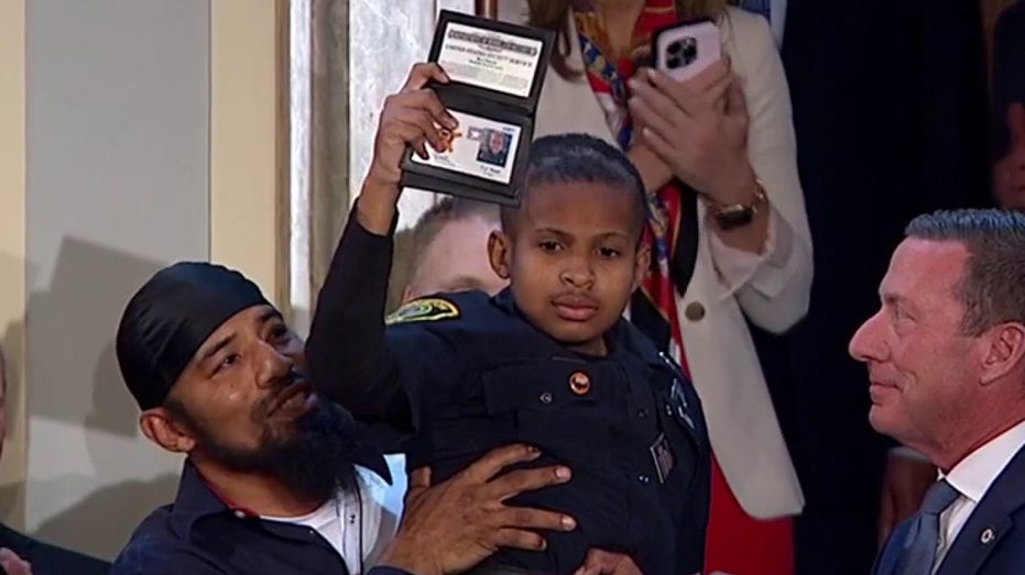 Social media explodes after Dems do not stand for 13-year-old cancer survivor: ‘Truly sick people’ Social media explodes after Dems do not stand for 13-year-old cancer survivor: ‘Truly sick people’