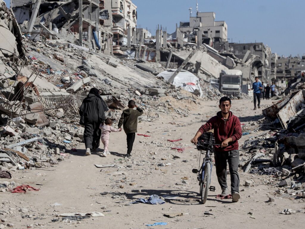 Israeli attacks on Gaza kill at least 30 as ground assault expands