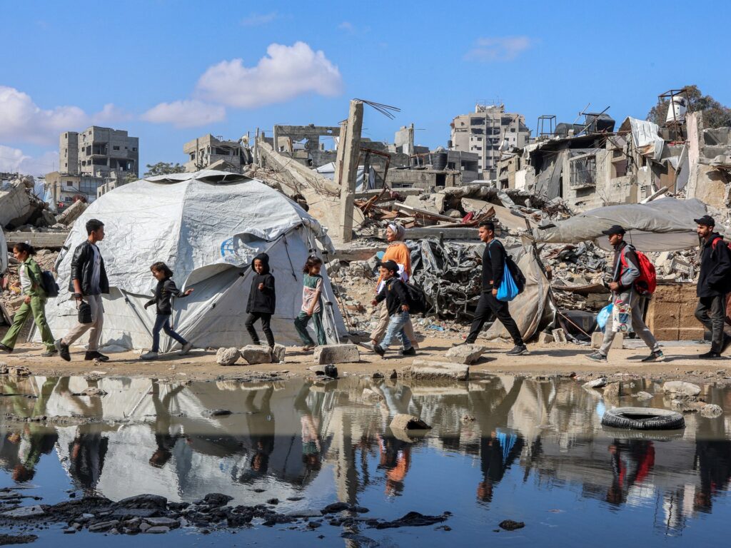 Hamas ‘lost contact’ with group holding Gaza captive after Israeli attack Hamas ‘lost contact’ with group holding Gaza captive after Israeli attack