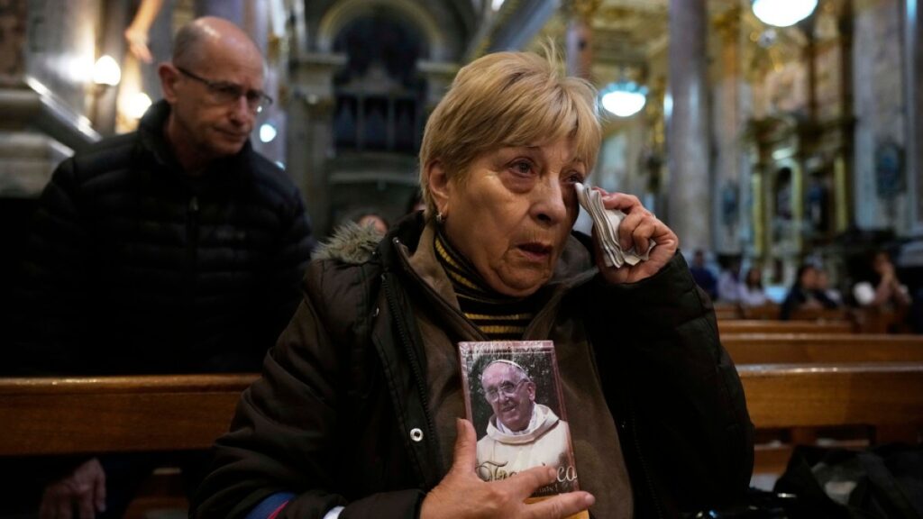 ‘Father of the poor’: Argentinians mourn compatriot Pope Francis ‘Father of the poor’: Argentinians mourn compatriot Pope Francis