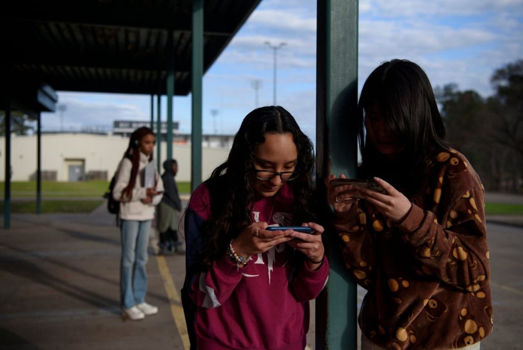 Bill that would have banned Texas minors from social media misses key deadline