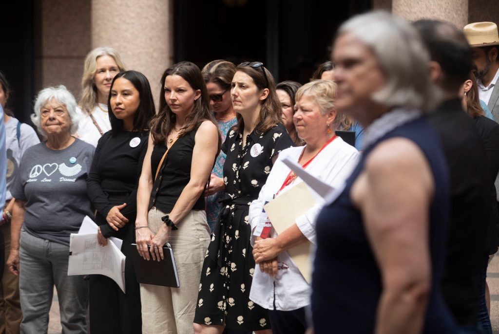 Faculty and students blast Texas House panel for limiting testimony on bill that targets state universities Faculty and students blast Texas House panel for limiting testimony on bill that targets state universities