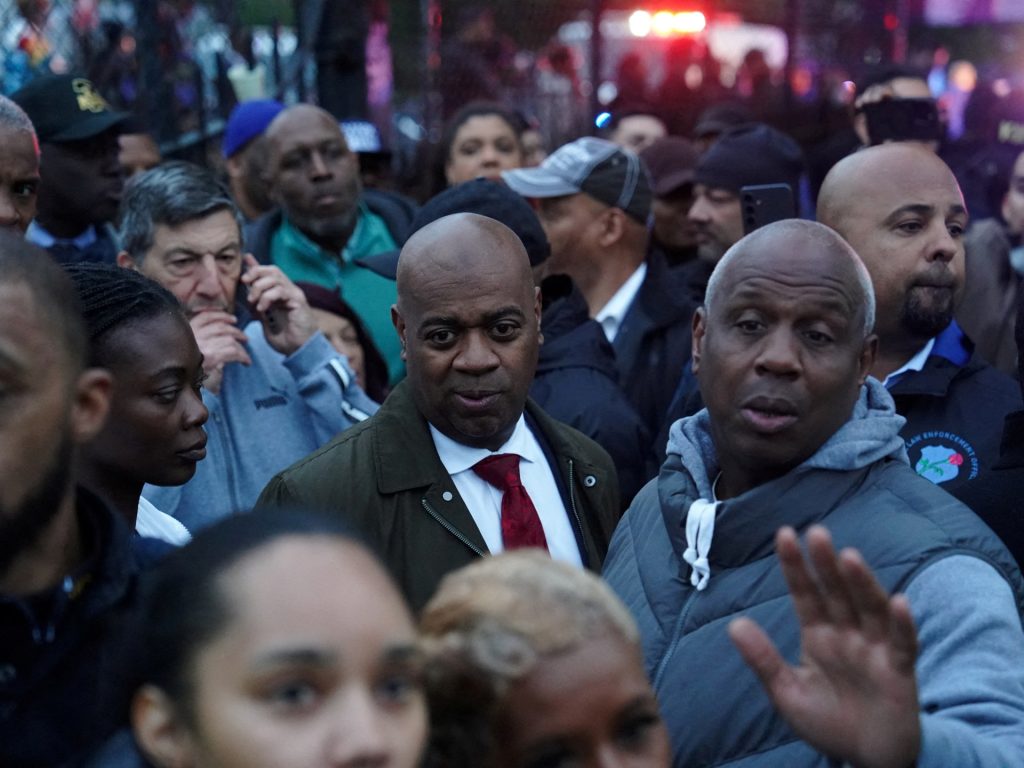 Newark mayor denies trespassing at US immigration centre following arrest Newark mayor denies trespassing at US immigration centre following arrest