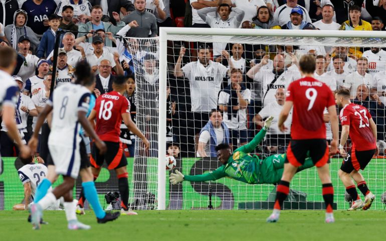 Tottenham defeat Manchester United to win Europa League final Tottenham defeat Manchester United to win Europa League final