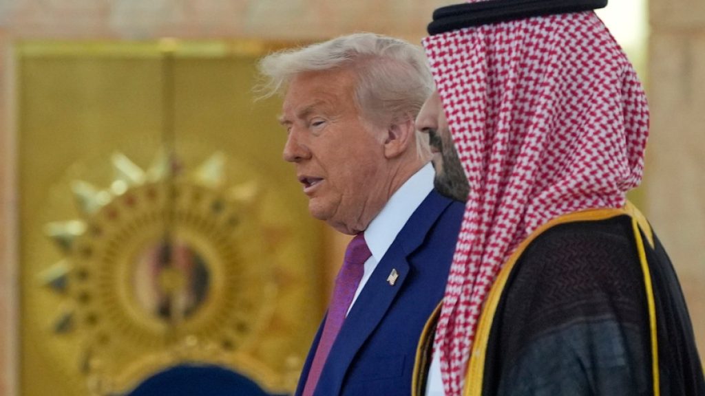 US and Saudi Arabia agree to 2bn weapons sale during Trump visit