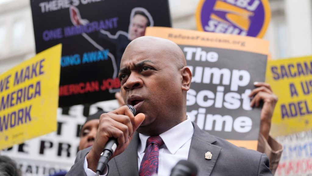 Lawyers for US Mayor Ras Baraka argue he was targeted for arrest at protest Lawyers for US Mayor Ras Baraka argue he was targeted for arrest at protest