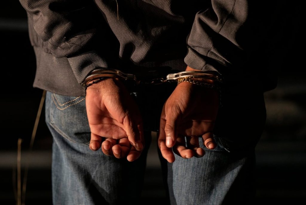 Automatic denial of bail for some migrants fails to pass Texas House