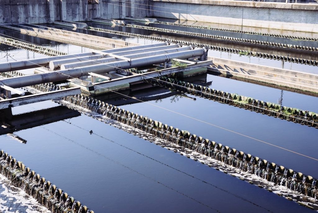 Lawmakers near deal to spend  billion over two decades on water crisis