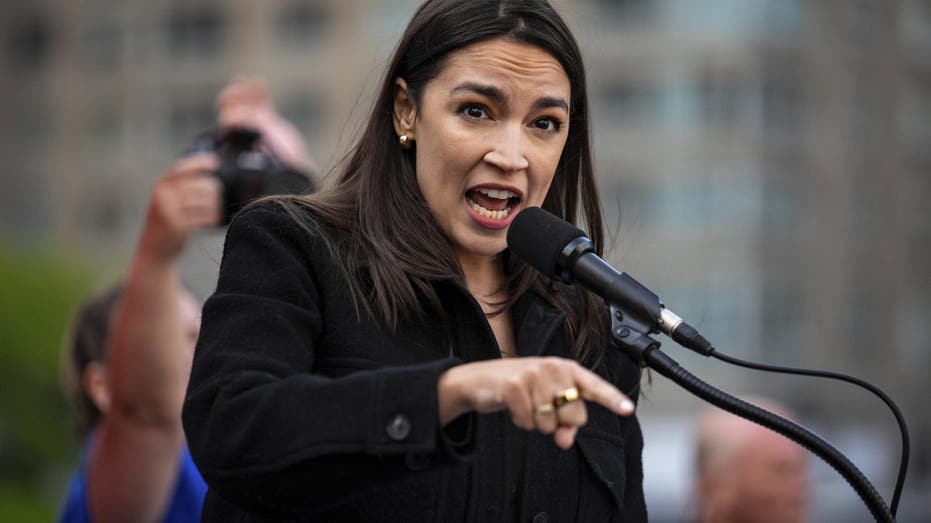 Hysterical town hall attendee interrupts AOC, yells about ‘genocide’ in Gaza: ‘You’re a liar!’ Hysterical town hall attendee interrupts AOC, yells about ‘genocide’ in Gaza: ‘You’re a liar!’