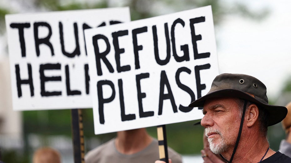 Trump to bring white Afrikaners to US as refugees from South Africa, in wake of expropriation legislation Trump to bring white Afrikaners to US as refugees from South Africa, in wake of expropriation legislation