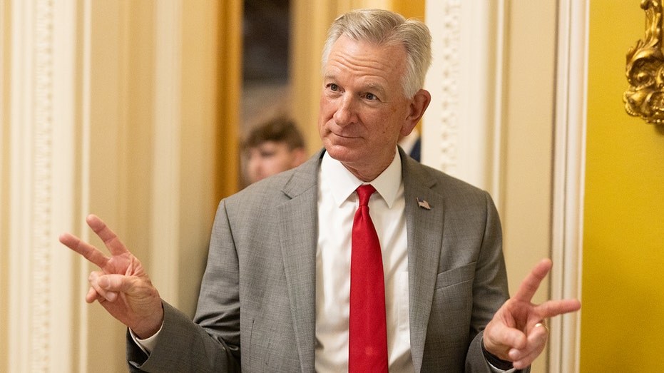 Trump ally announces record-shattering fundraising haul in bid for Alabama governor Trump ally announces record-shattering fundraising haul in bid for Alabama governor