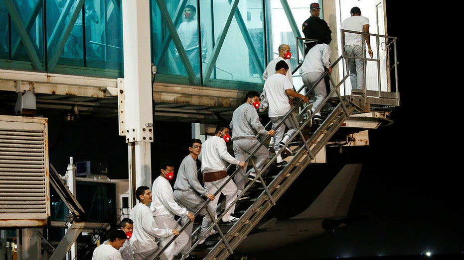 Trump admin working to fly back Guatemalan migrant erroneously deported from US Trump admin working to fly back Guatemalan migrant erroneously deported from US