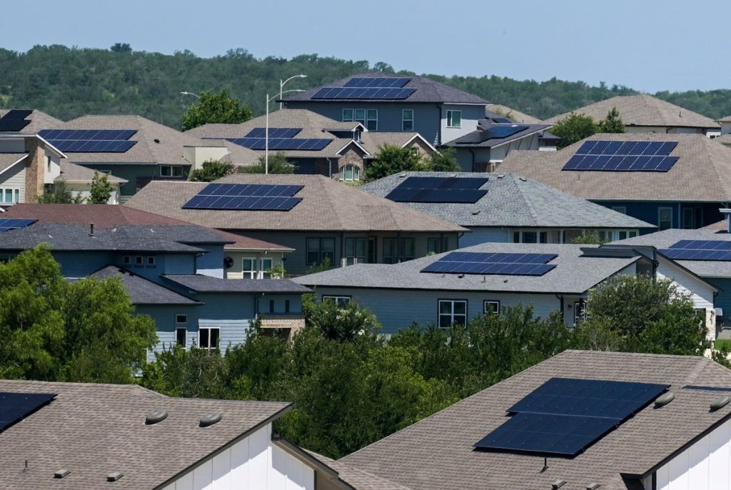 At a novel Austin-area neighborhood, geothermal energy keeps utility bills low At a novel Austin-area neighborhood, geothermal energy keeps utility bills low