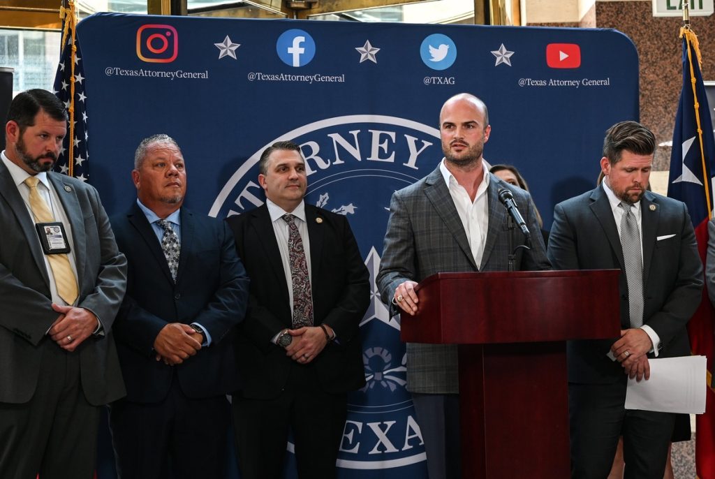 Aaron Reitz, top DOJ official and former Paxton aide, launches bid for Texas attorney general Aaron Reitz, top DOJ official and former Paxton aide, launches bid for Texas attorney general