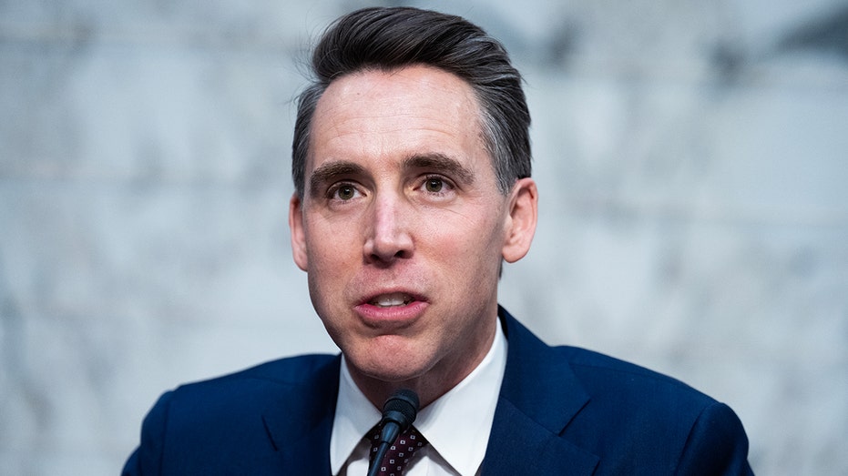 Republican senator teams up with Democrat to push per hour minimum wage plus annual inflation increases Republican senator teams up with Democrat to push per hour minimum wage plus annual inflation increases