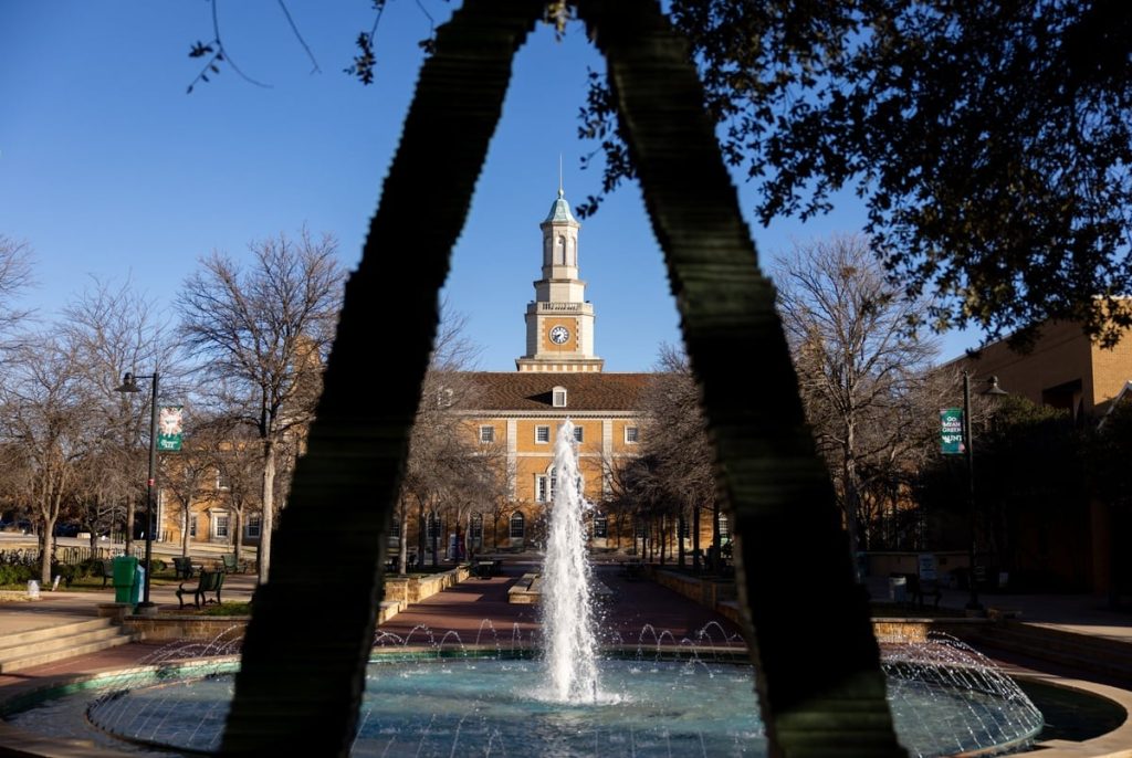 From racism claims to a 5,000 settlement, a UNT professor’s lawsuit mirrors Texas’ shifting views on free speech From racism claims to a 5,000 settlement, a UNT professor’s lawsuit mirrors Texas’ shifting views on free speech