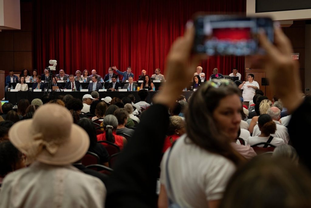 Texas House redistricting committee’s Houston hearing draws criticism over absence of maps