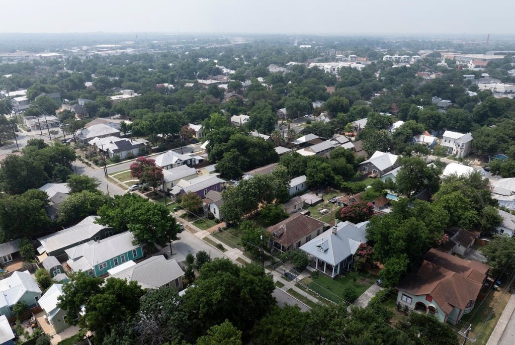 Lawmakers advance bill to protect Texans from real estate fraudsters