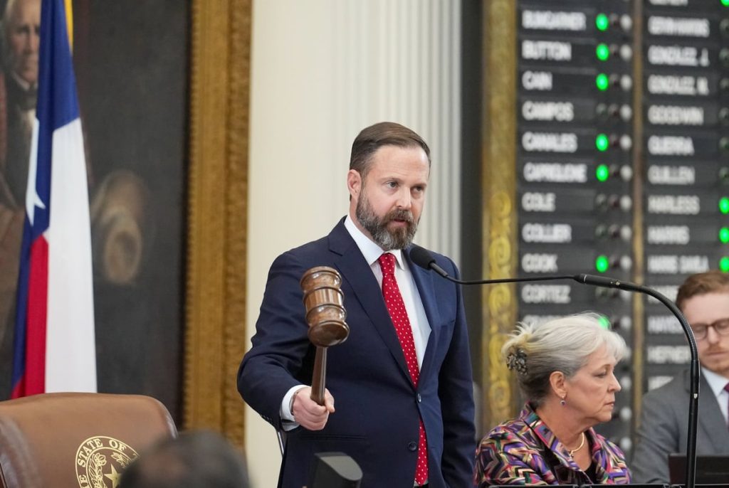 Texas House issues arrest warrants for Democrats who left state to block congressional redistricting Texas House issues arrest warrants for Democrats who left state to block congressional redistricting