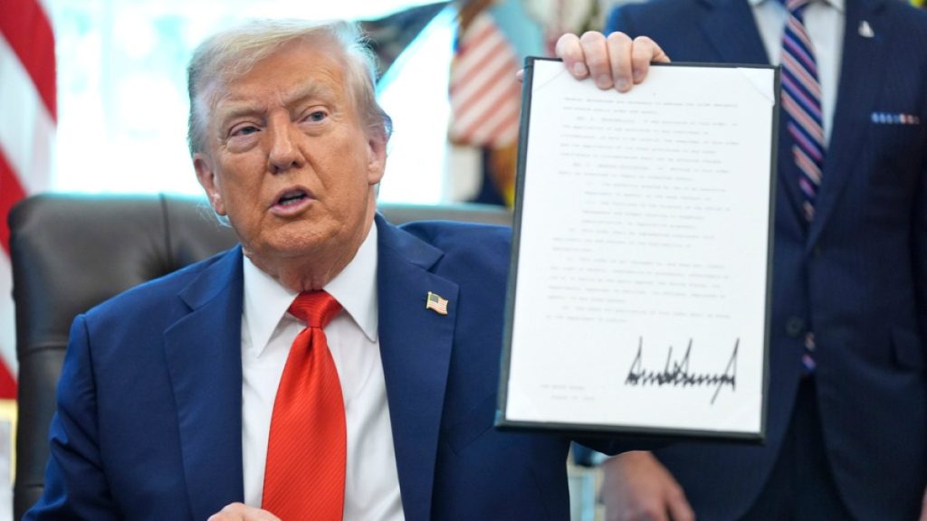 Trump bans burning of US flag in defiance of constitutional protections Trump bans burning of US flag in defiance of constitutional protections