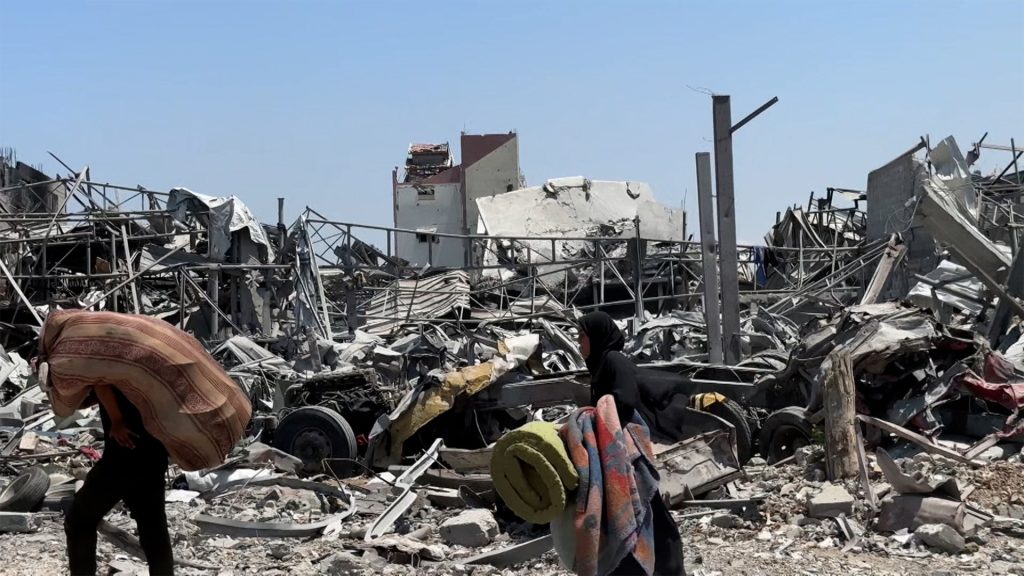 Palestinians return to Gaza’s al-Zeitoun after 45-day Israeli assault Palestinians return to Gaza’s al-Zeitoun after 45-day Israeli assault