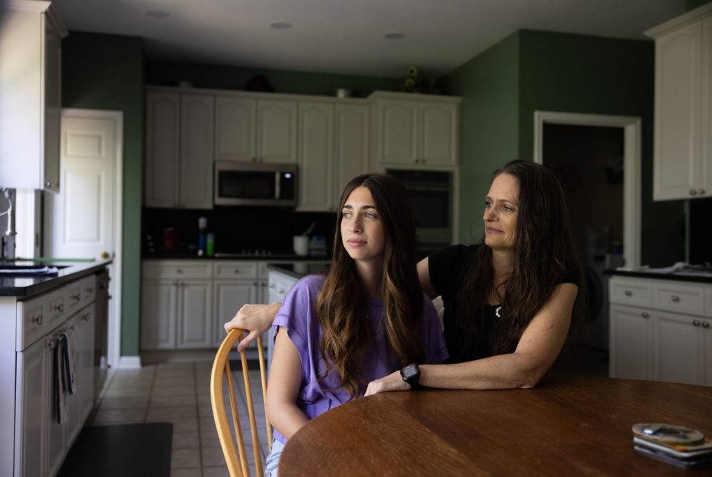 Texas lawmakers limit use of parent-child reunification therapy in custody battles