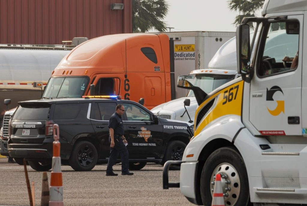 Texas halts commercial drivers licenses for many immigrants Texas halts commercial drivers licenses for many immigrants
