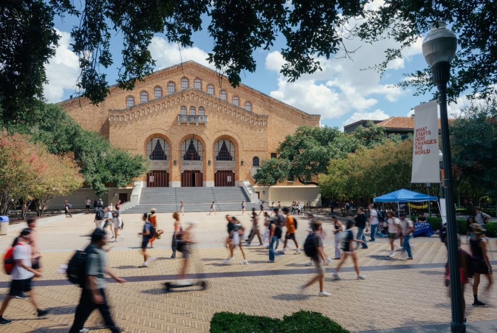 UT-Austin considering offer to adopt Trump priorities for funding advantages UT-Austin considering offer to adopt Trump priorities for funding advantages