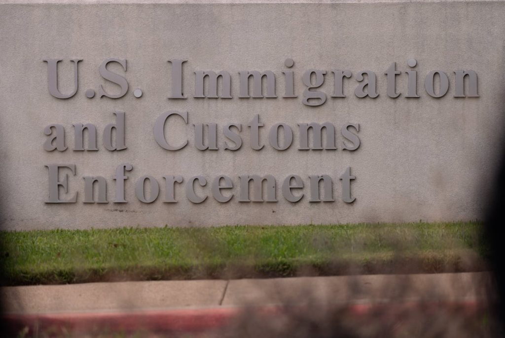 Trump administration to offer undocumented minors ,500 to voluntarily return home Trump administration to offer undocumented minors ,500 to voluntarily return home