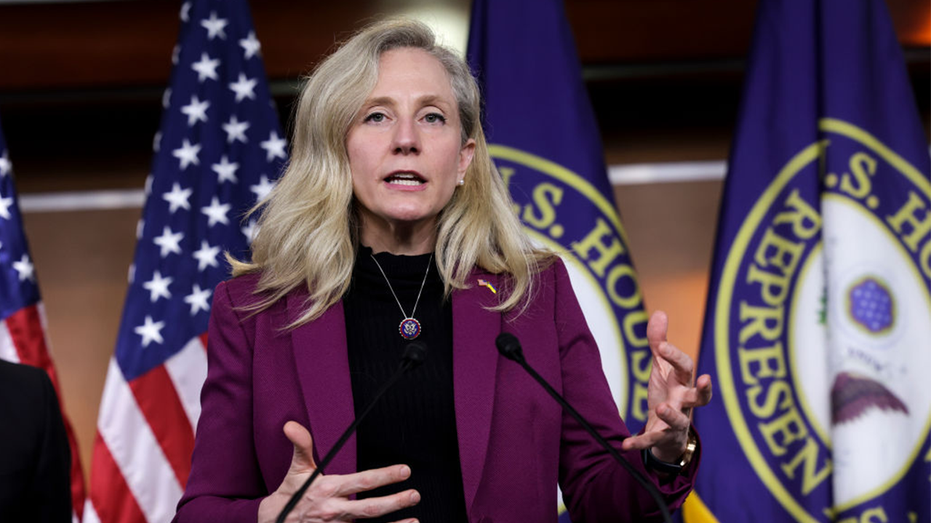 Spanberger refuses to urge Jay Jones to exit race, dodges questions after ‘two bullets’ texts Spanberger refuses to urge Jay Jones to exit race, dodges questions after ‘two bullets’ texts