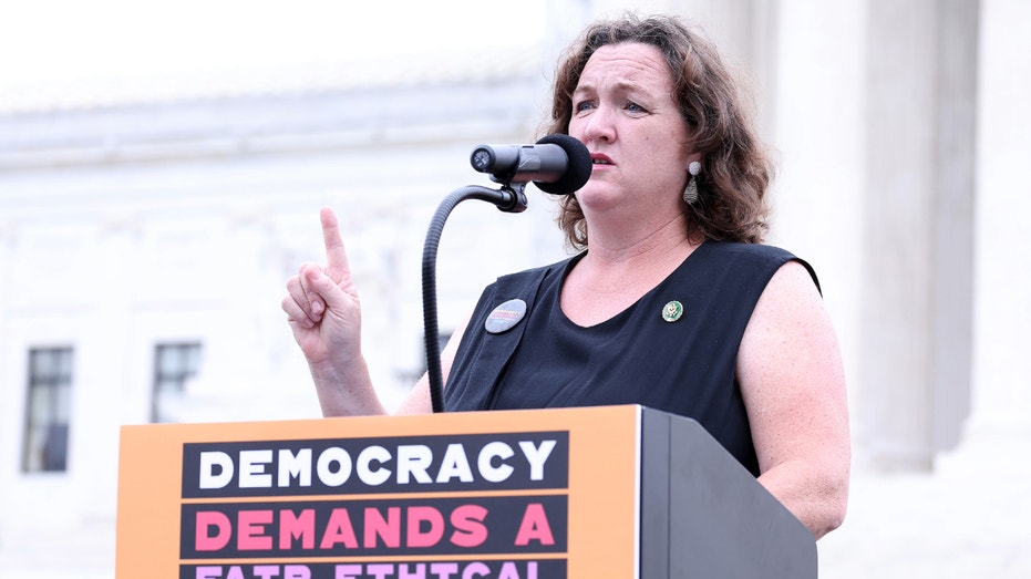 Katie Porter caught on video screaming ‘Get out of my f—–g shot!’ at staffer during 2021 call Katie Porter caught on video screaming ‘Get out of my f—–g shot!’ at staffer during 2021 call