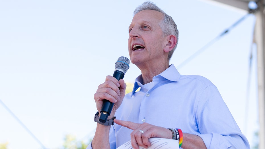 Portland mayor orders removal of police tape despite federal demand for perimeter at ICE facility, report says Portland mayor orders removal of police tape despite federal demand for perimeter at ICE facility, report says