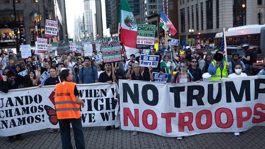 Democrats try to flip the script on ‘states’ rights’ to defy, upend Trump’s National Guard plan Democrats try to flip the script on ‘states’ rights’ to defy, upend Trump’s National Guard plan