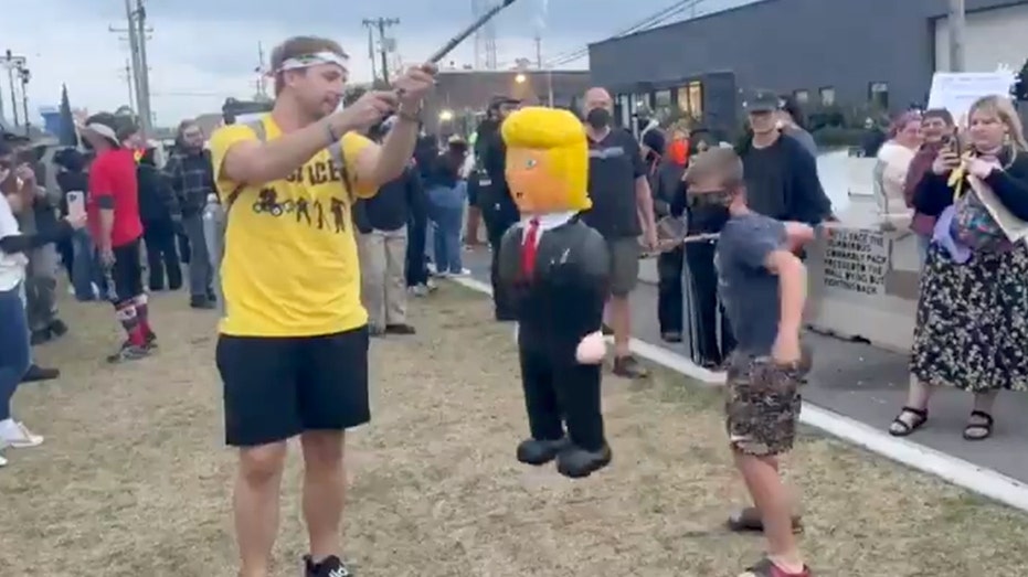 ‘No Kings’ agitators recorded having children bash Trump piñata ‘No Kings’ agitators recorded having children bash Trump piñata