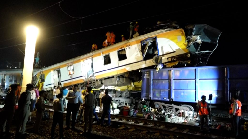 At least 11 killed in India train crash as rescuers recover bodies At least 11 killed in India train crash as rescuers recover bodies
