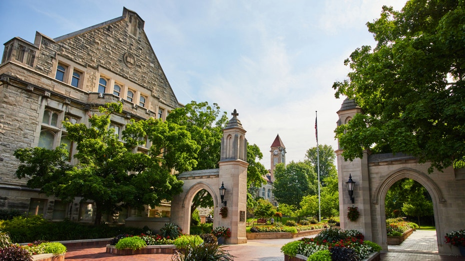 Red-state university ripped for offering entry-level job to foreign workers, not grads: ‘Woke mind virus’ Red-state university ripped for offering entry-level job to foreign workers, not grads: ‘Woke mind virus’