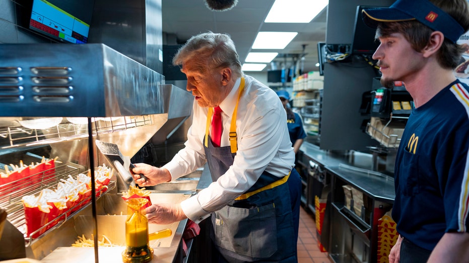 Trump jokes he’s first former McDonald’s fry cook to become president, hailing the chain’s spirit Trump jokes he’s first former McDonald’s fry cook to become president, hailing the chain’s spirit