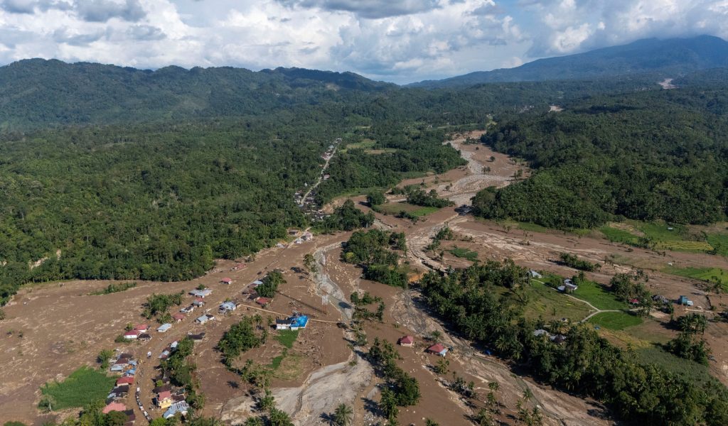 Indonesia races to find missing after massive floods, landslides Indonesia races to find missing after massive floods, landslides