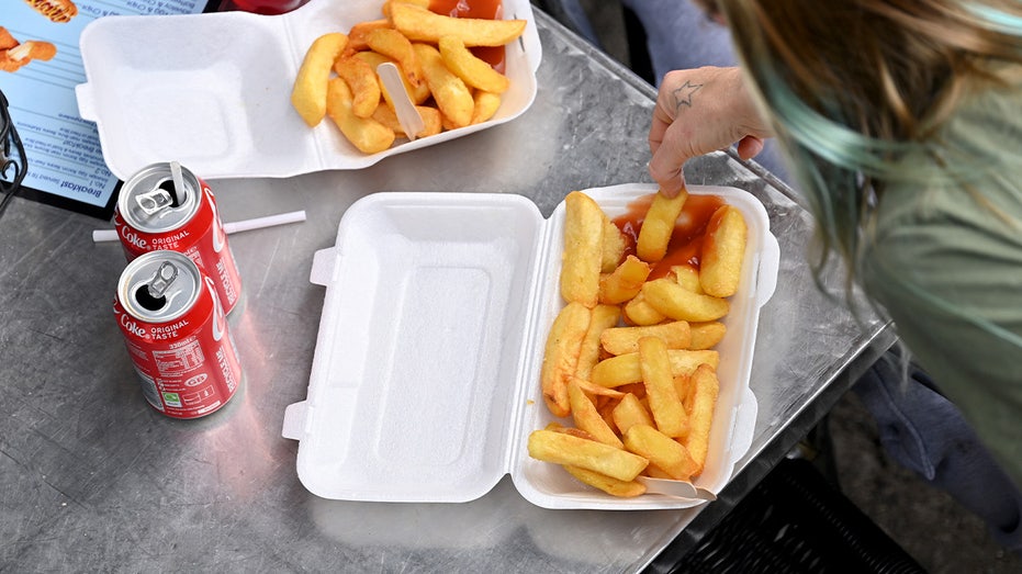 Trump trade crackdown hits cheap food containers from China, Vietnam with massive new duties Trump trade crackdown hits cheap food containers from China, Vietnam with massive new duties