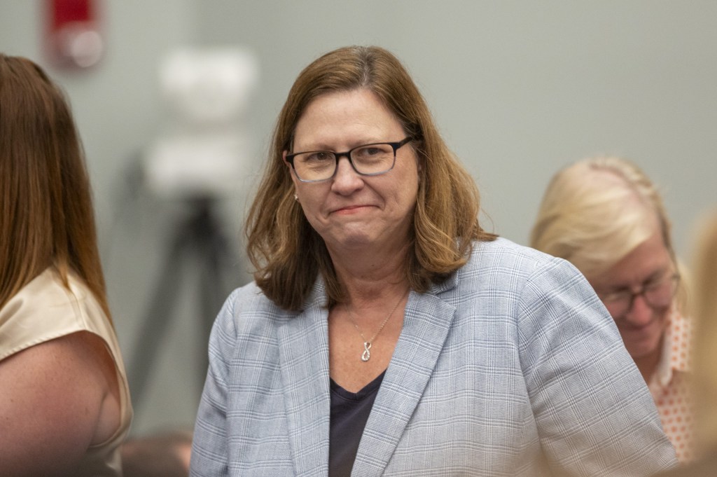 Rep. Julie Johnson traded stocks from company that helps Trump’s deportation efforts despite anti-ICE comments Rep. Julie Johnson traded stocks from company that helps Trump’s deportation efforts despite anti-ICE comments