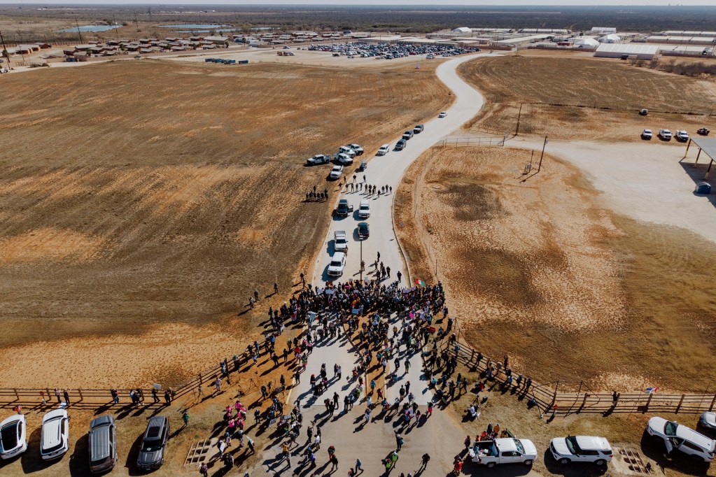 Lawmakers, protesters demand release of 5-year-old held at Texas immigration detention center Lawmakers, protesters demand release of 5-year-old held at Texas immigration detention center